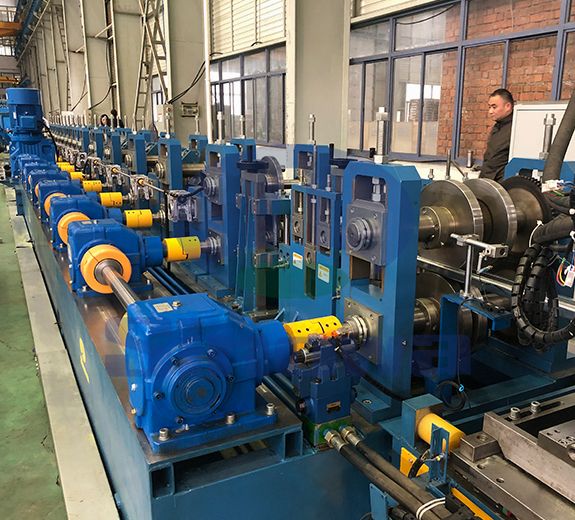 CZ檁條互換生產線,C型檁條生產線,Z型檁條生產線,全自動檁條生產線,CZ檁條機器,CZ檁條機械制造設備,冷彎成型機生產線制造與技術服務.