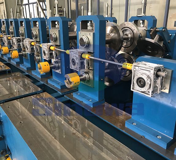 CZ檁條互換生產線,C型檁條生產線,Z型檁條生產線,全自動檁條生產線,CZ檁條機器,CZ檁條機械制造設備,冷彎成型機生產線制造與技術服務.