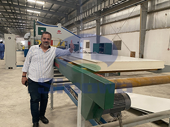 鋼構(gòu)房夾芯板生產(chǎn)線價(jià)格